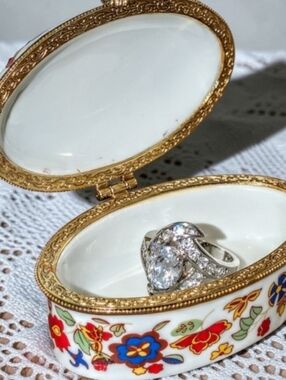 Dazzling Bold Cubic Zirconia Silver Ring With Trinket Dish